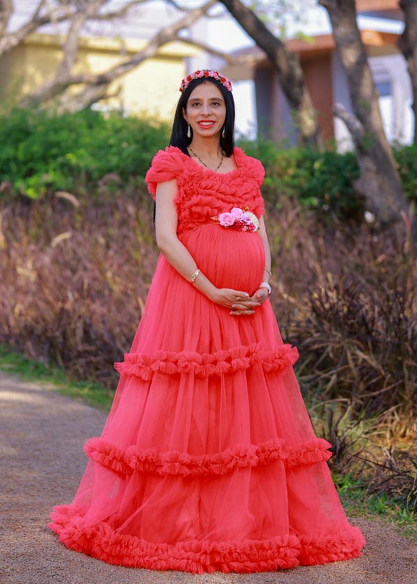 Maternity Photoshoot Gowns on Rent
